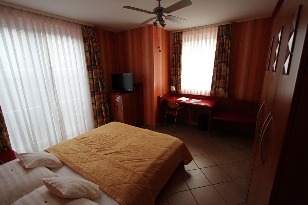 Hotel Mado Köln Zimmer foto